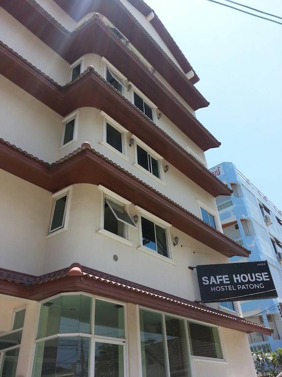 Safe House Hostel Patong Bagian luar foto