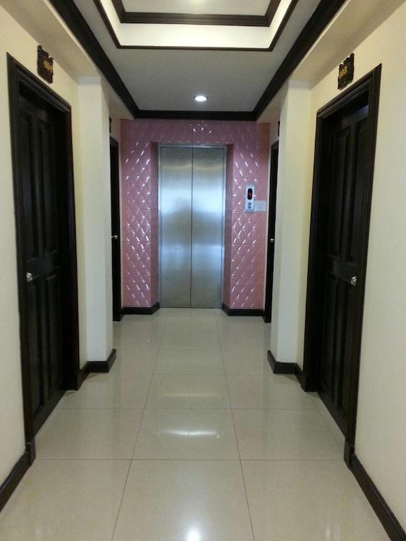 Safe House Hostel Patong Bagian luar foto