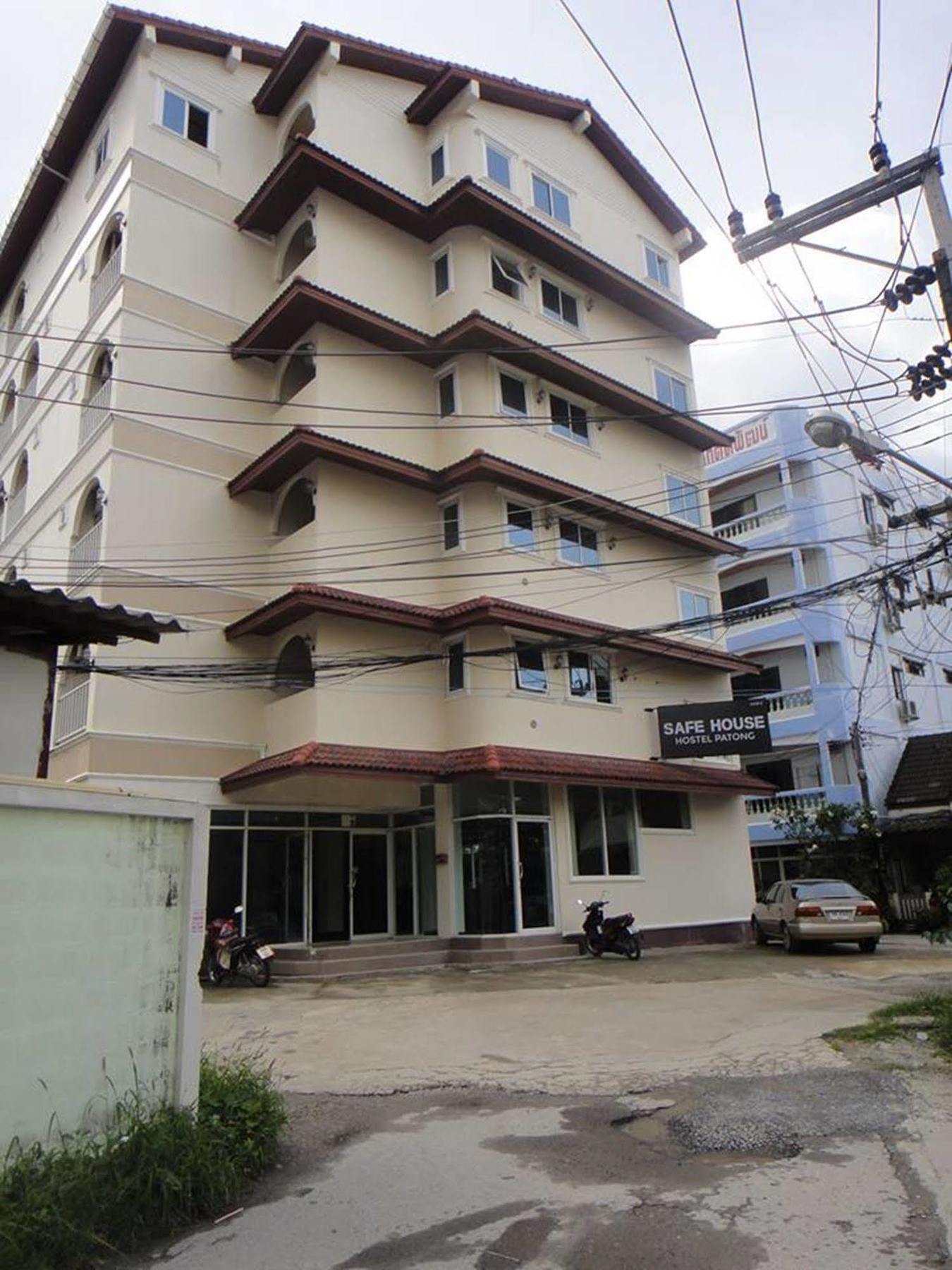 Safe House Hostel Patong Bagian luar foto