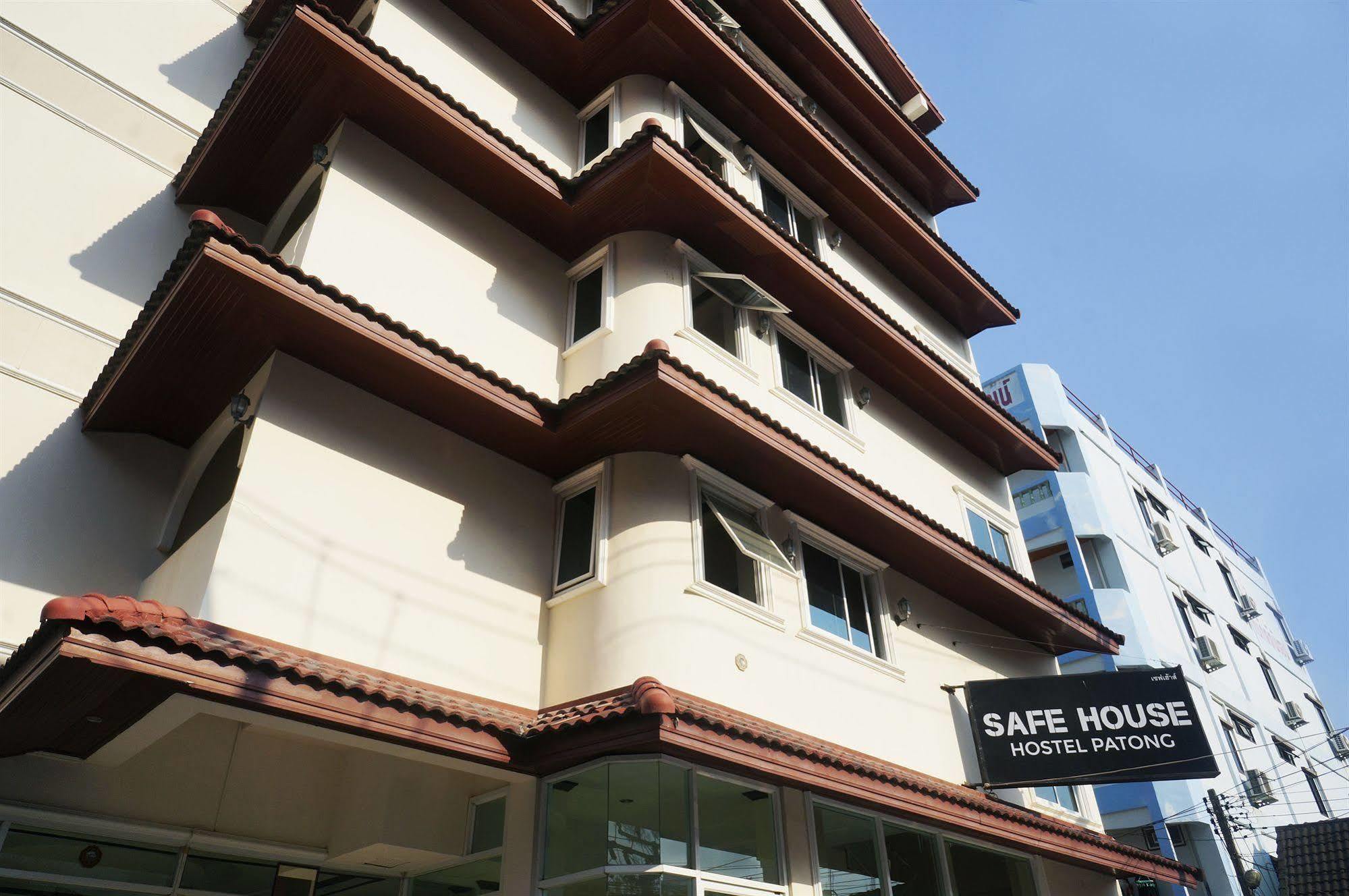 Safe House Hostel Patong Bagian luar foto